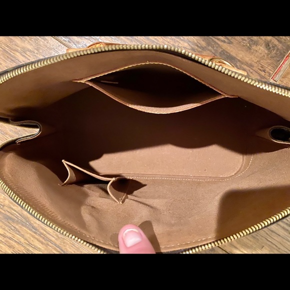 Authentic LOUIS VUITTON Monogram Alma - Picture 3 of 7